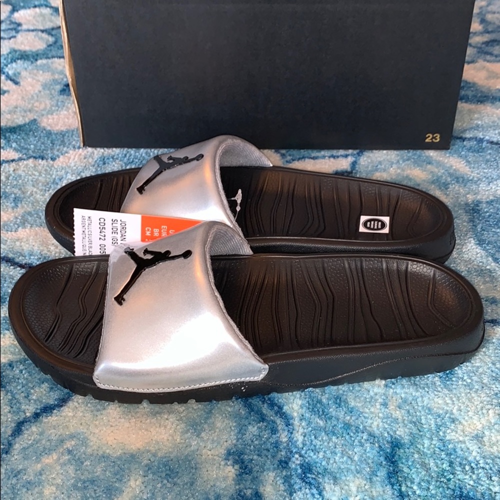 Nike Jordan Break Kids Slides Sandals Silver New - Picture 4 of 7